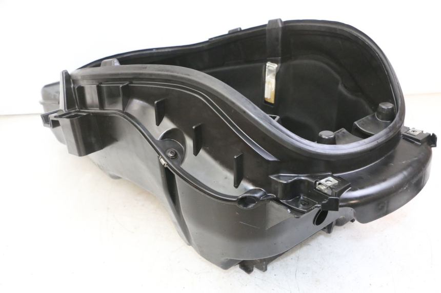 photo de COFFRE SELLE PEUGEOT SATELIS 125 (2013 - 2018) - Autre angle de vue