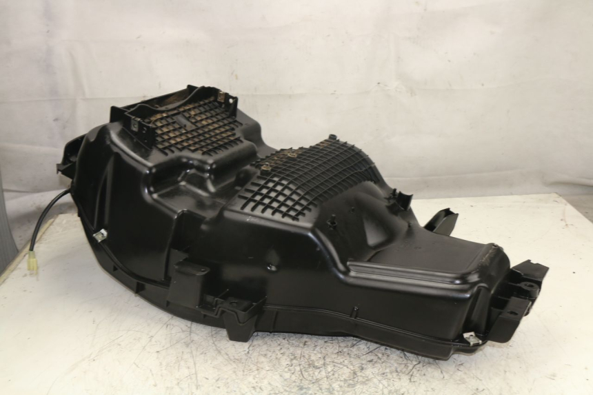 photo de COFFRE SELLE PEUGEOT SATELIS 400 (2007 - 2013) - Détail de la pièce