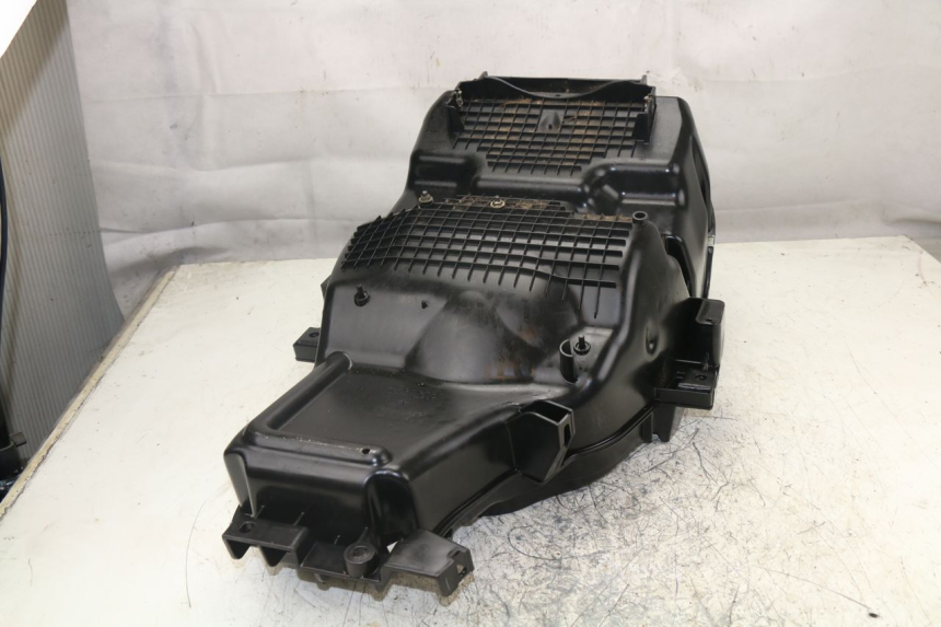 photo de COFFRE SELLE PEUGEOT SATELIS 400 (2007 - 2013) - Zoom état d’usage