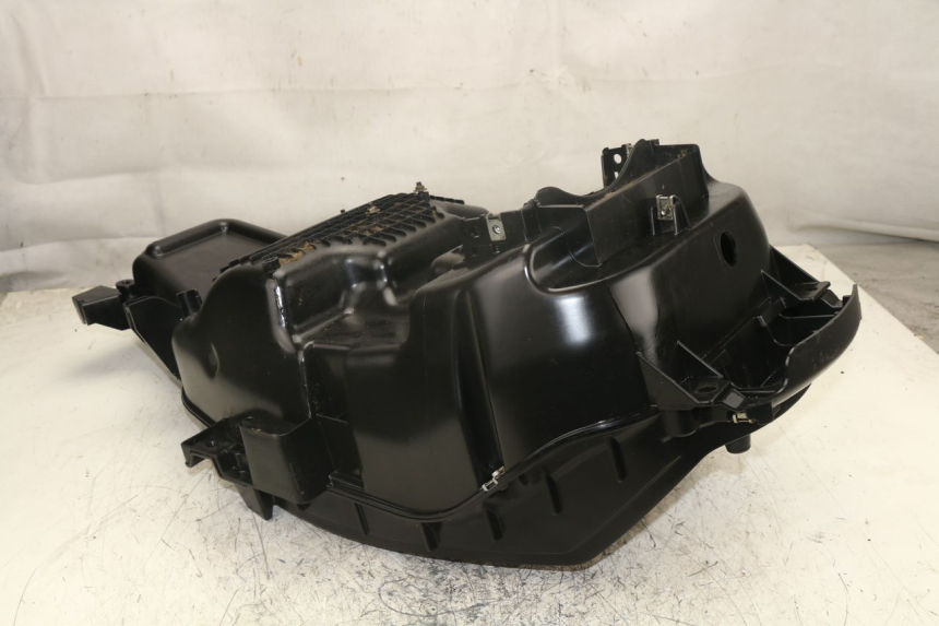 photo de COFFRE SELLE PEUGEOT SATELIS 400 (2007 - 2013) - Autre angle de vue