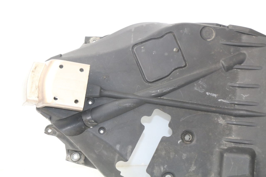 photo de COFFRE SELLE APRILIA SCARABEO GT 125 (1999 - 2007) - Gros plan technique