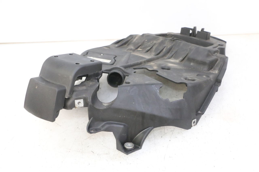 photo de COFFRE SELLE APRILIA SCARABEO GT TOURING 125 (1999 - 2005) - Vue d’ensemble