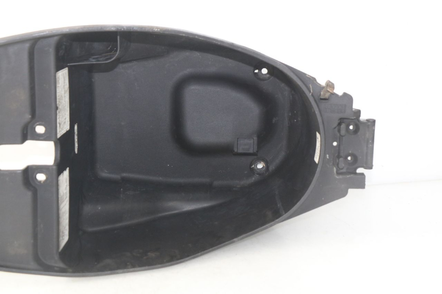 photo de COFFRE SELLE HONDA SES DYLAN 125 (2002 - 2006) - Gros plan technique