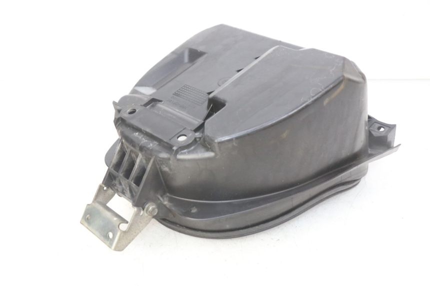 photo de COFFRE SELLE SUZUKI SIXTEEN 125 (2008 - 2010) - Détail de la pièce