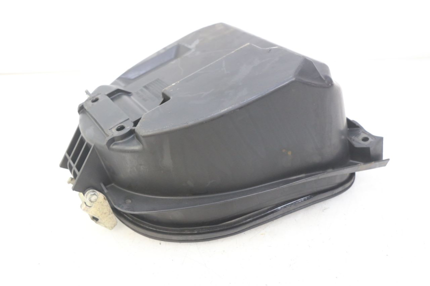 photo de COFFRE SELLE SUZUKI SIXTEEN 125 (2008 - 2010) - Gros plan technique