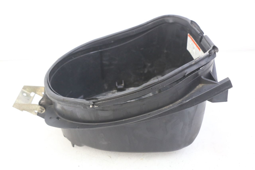 photo de COFFRE SELLE SUZUKI SIXTEEN 125 (2008 - 2010) - Vue d’ensemble