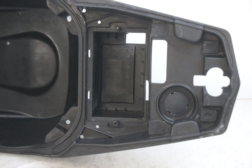 photo de COFFRE SELLE PEUGEOT SPEEDFIGHT 4 4T 50 (2015 - 2020) - Détail de la pièce