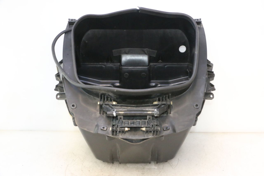 photo de COFFRE SELLE CAN-AM SPYDER RS 1000 (2008 - 2012) - Autre angle de vue