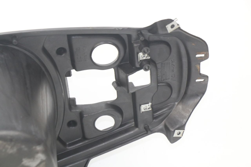 photo de COFFRE SELLE APRILIA SR LC 50 (1997 - 2004) - Points de fixation