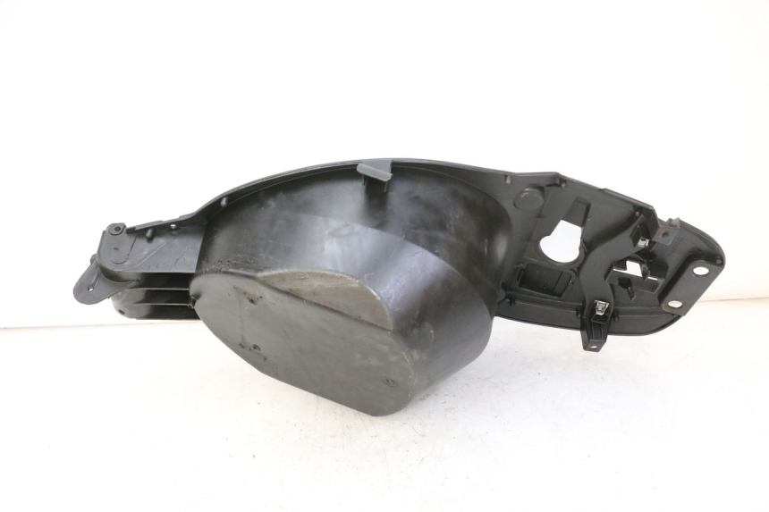 photo de COFFRE SELLE APRILIA SR R 2T LC 50 (2018 - 2021) - Gros plan technique