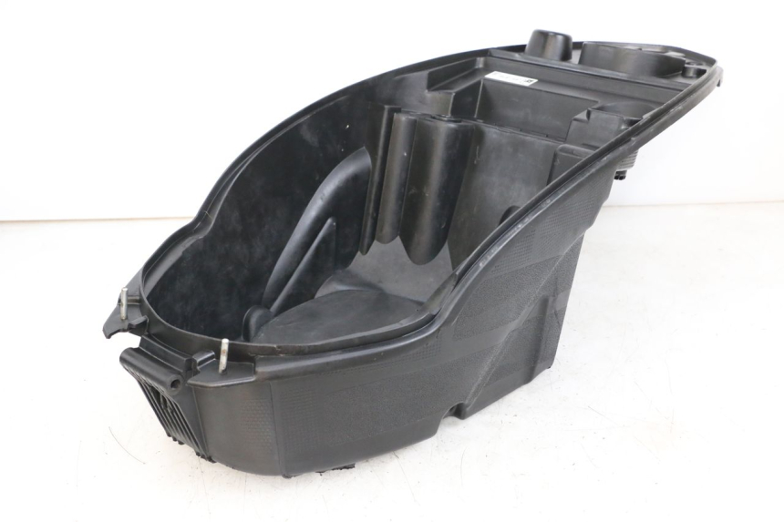 photo de COFFRE SELLE PEUGEOT STREETZONE I 2T 50 (2018 - 2020) - Gros plan technique