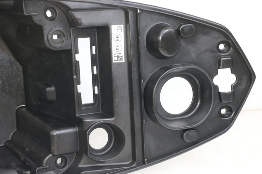 photo de COFFRE SELLE PEUGEOT STREETZONE I 2T 50 (2018 - 2020) - Points de fixation