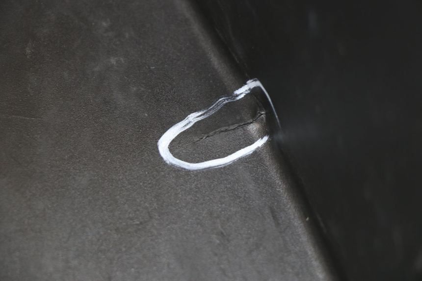 photo de COFFRE SELLE PEUGEOT SUM UP 125 (2008 - 2013) - Détail de la pièce