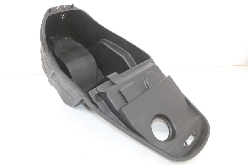 photo de COFFRE SELLE KYMCO SUPER 8 4T 50 (2021 - 2024) - Points de fixation