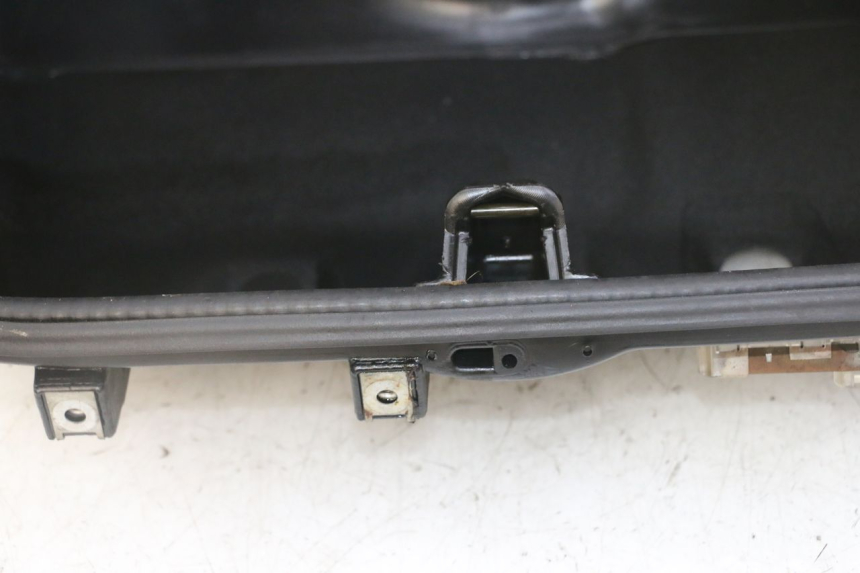 photo de COFFRE SELLE PIAGGIO SUPER LX 125 (2000 - 2003) - État de surface