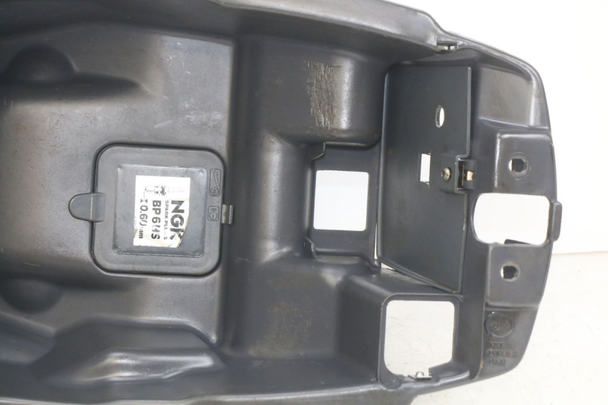 photo de COFFRE SELLE PEUGEOT SV 125 (1991 - 1994) - État de surface