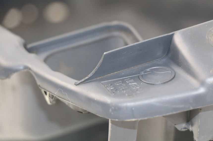 photo de COFFRE SELLE PEUGEOT SV 50 (1992 - 2004) - Points de fixation