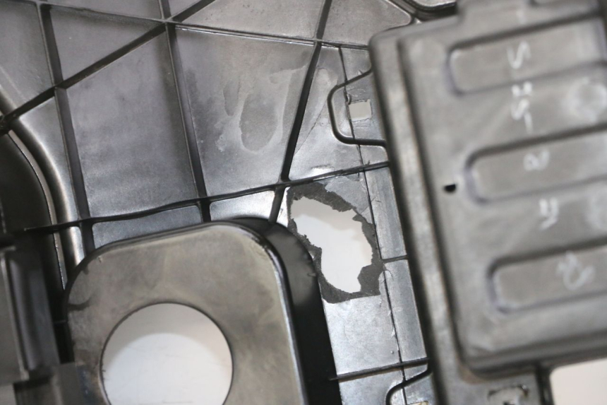 photo de COFFRE SELLE APRILIA SXR 50 (2021 - 2023) - État de surface