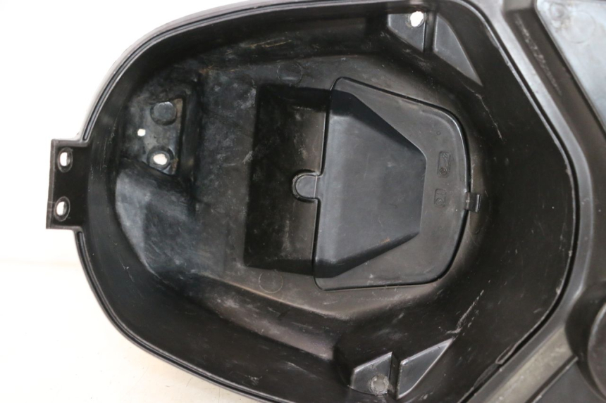 photo de COFFRE SELLE PEUGEOT TREKKER 50 (1995 - 2004) - Marquages et références