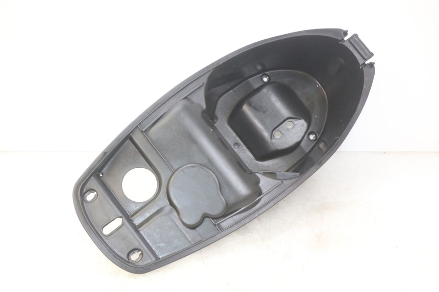 photo de COFFRE SELLE PEUGEOT TWEET 4T 50 (2010 - 2014) - Zoom état d’usage