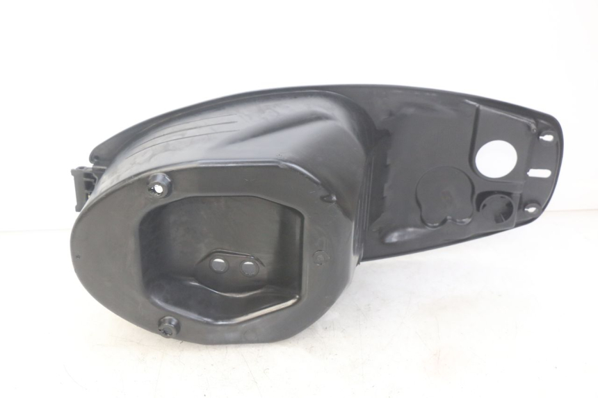 photo de COFFRE SELLE PEUGEOT TWEET 4T 50 (2010 - 2014) - Gros plan technique