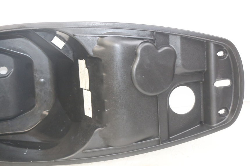 photo de COFFRE SELLE PEUGEOT TWEET 4T 50 (2010 - 2014) - Points de fixation