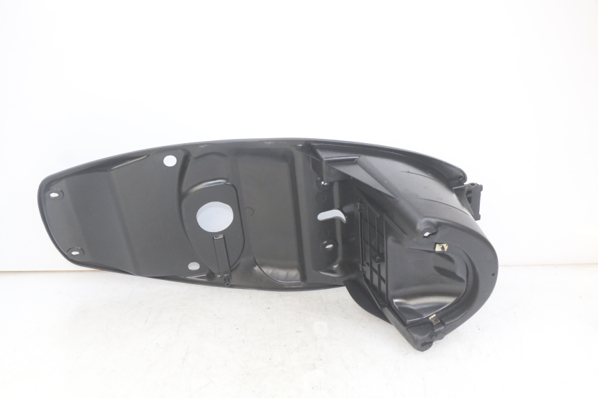 photo de COFFRE SELLE PEUGEOT TWEET 4T 50 (2018 - 2022) - Gros plan technique