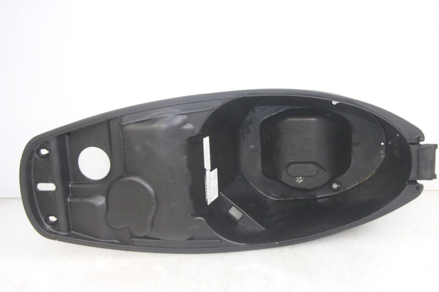 photo de COFFRE SELLE PEUGEOT TWEET 4T 50 (2014 - 2019) - Autre angle de vue