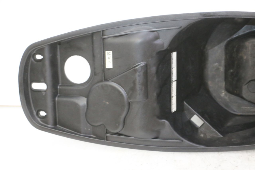 photo de COFFRE SELLE PEUGEOT TWEET 4T 50 (2018 - 2022) - Marquages et références