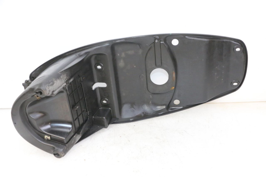 photo de COFFRE SELLE PEUGEOT TWEET PRO CARGO 50 (2018 - 2022) - Zoom état d’usage