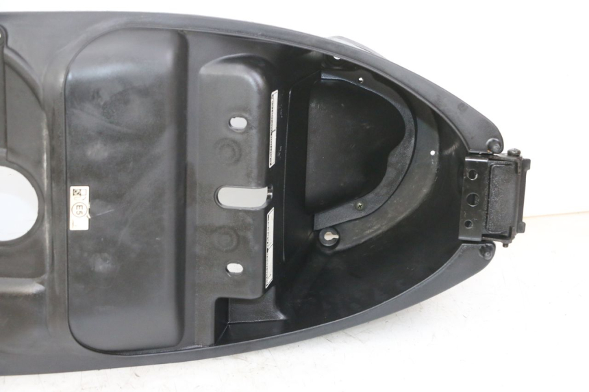 photo de COFFRE SELLE PEUGEOT TWEET PRO CARGO 50 (2018 - 2022) - Vue d’ensemble