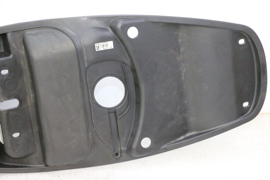 photo de COFFRE SELLE PEUGEOT TWEET PRO CARGO 50 (2018 - 2022) - Points de fixation