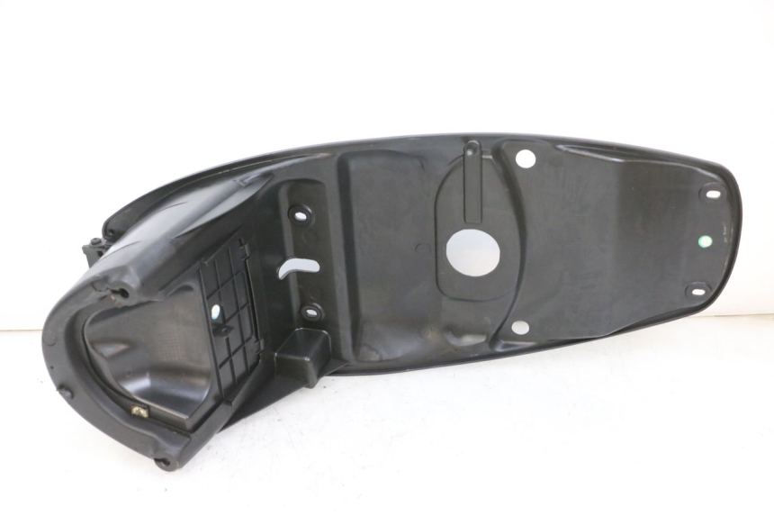 photo de COFFRE SELLE PEUGEOT TWEET PRO EFI 4T 50 (2021 - 2022) - Autre angle de vue