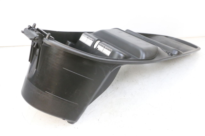 photo de COFFRE SELLE PEUGEOT TWEET PRO EFI 4T 50 (2021 - 2022) - Gros plan technique