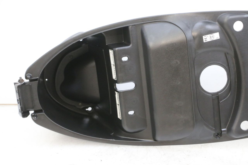 photo de COFFRE SELLE PEUGEOT TWEET PRO EFI 4T 50 (2021 - 2022) - État de surface