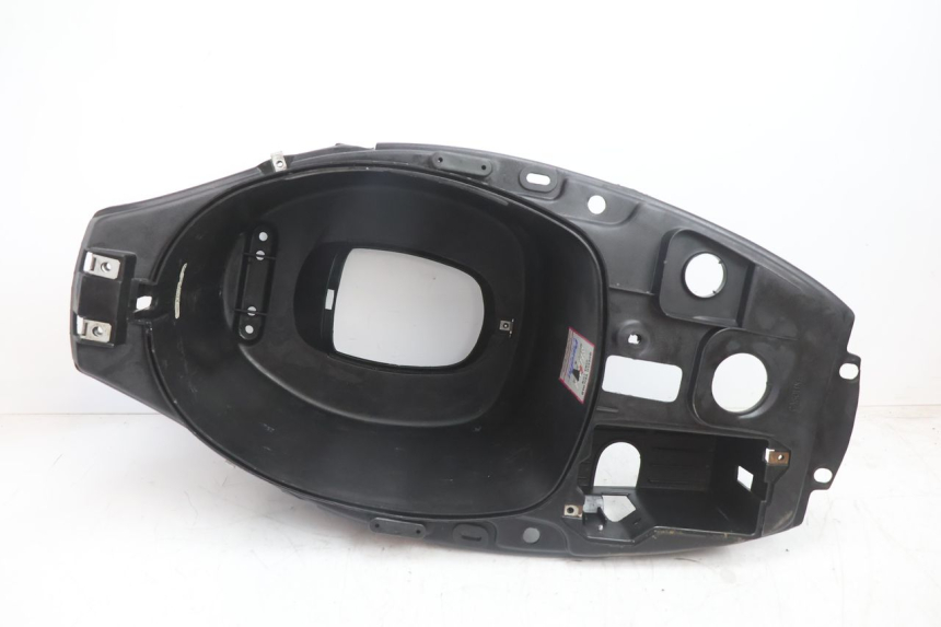 photo de COFFRE SELLE PIAGGIO TYPHOON 50 (2000 - 2009) - Détail de la pièce