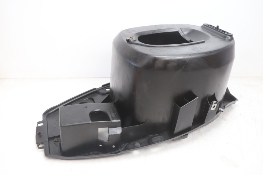 photo de COFFRE SELLE PIAGGIO TYPHOON 50 (2000 - 2009) - Gros plan technique