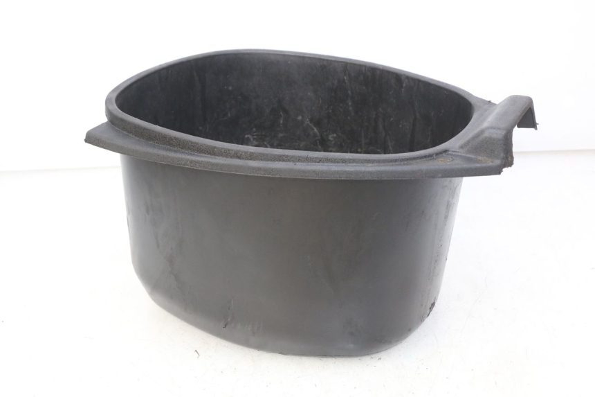 photo de COFFRE SELLE PIAGGIO VESPA LX 2T 50 (2005 - 2013) - Gros plan technique