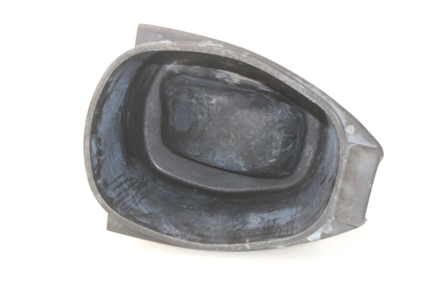 photo de COFFRE SELLE PIAGGIO VESPA LX IE 125 (2010 - 2012) - Zoom état d’usage