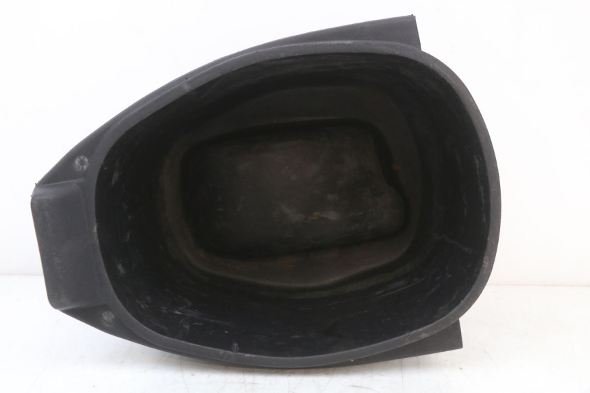 photo de COFFRE SELLE PIAGGIO VESPA S 2T 50 (2007 - 2014) - Autre angle de vue