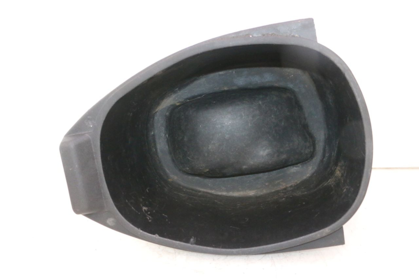 photo de COFFRE SELLE PIAGGIO VESPA S 2T 50 (2007 - 2014) - Détail de la pièce