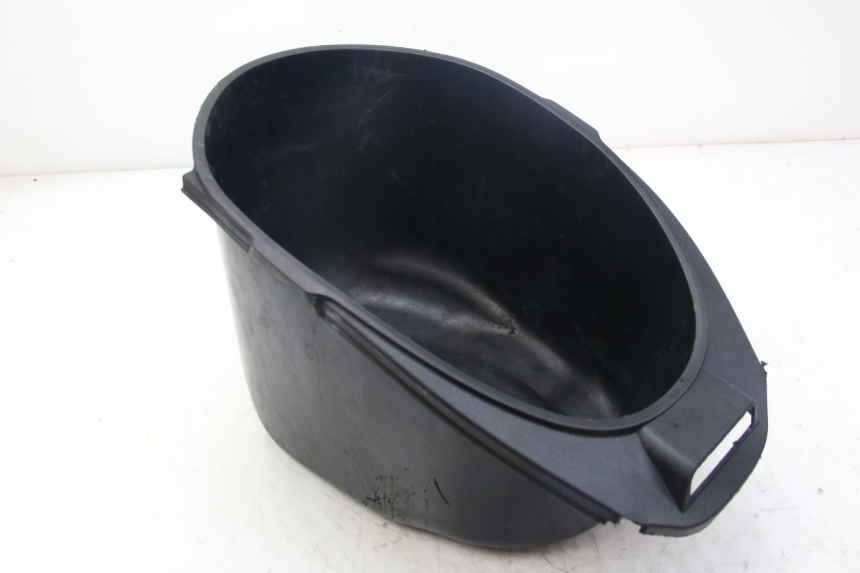 photo de COFFRE SELLE PIAGGIO VESPA SPRINT 2T 50 (2014 - 2018) - Gros plan technique