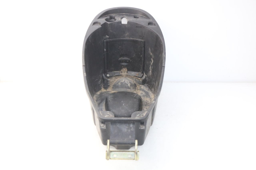 photo de COFFRE SELLE PEUGEOT VIVACITY NEW 4T 50 (2008 - 2017) - Détail de la pièce