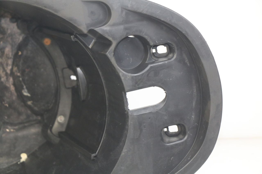 photo de COFFRE SELLE PEUGEOT VIVACITY NEW 4T 50 (2008 - 2017) - Points de fixation