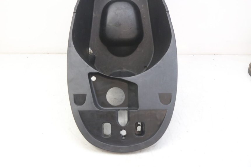 photo de COFFRE SELLE PEUGEOT VIVACITY 125 (2010 - 2017) - État de surface