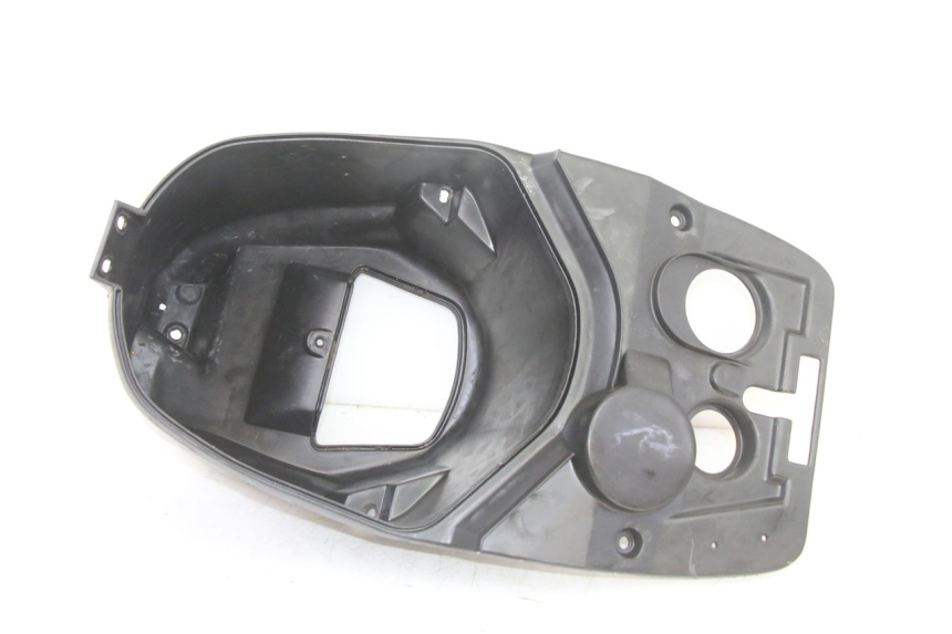 photo de COFFRE SELLE PEUGEOT VIVACITY 50 (2004 - 2009) - Gros plan technique