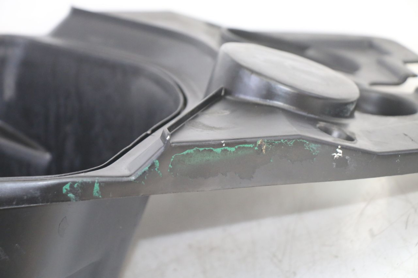 photo de COFFRE SELLE PEUGEOT VIVACITY 50 (2004 - 2009) - Points de fixation