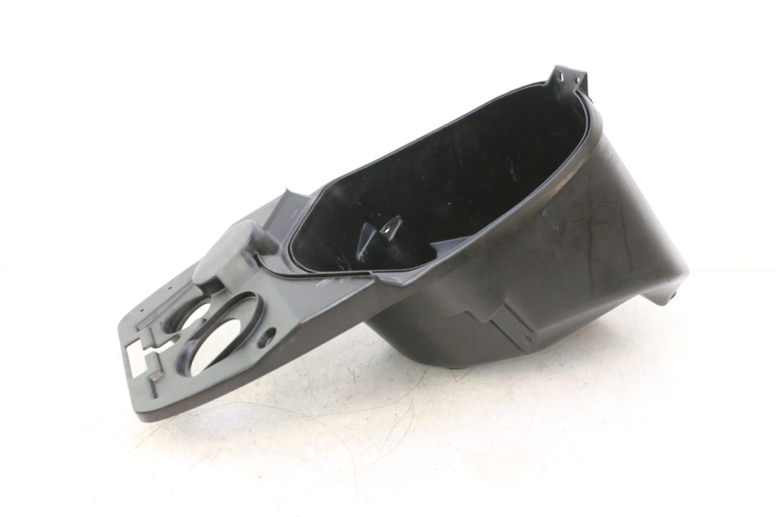 photo de COFFRE SELLE PEUGEOT VIVACITY 50 (1998 - 2003) - Gros plan technique