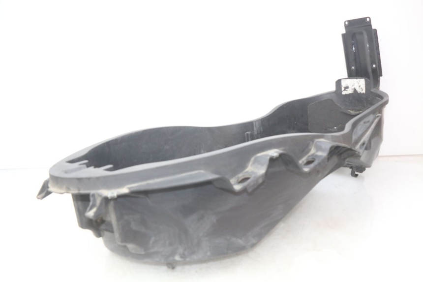 photo de COFFRE SELLE YAMAHA X-MAX XMAX 125 (2010 - 2013) - Gros plan technique