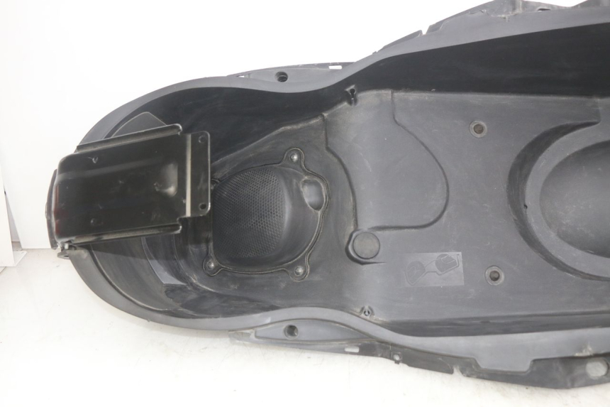 photo de COFFRE SELLE YAMAHA X-MAX XMAX 125 (2010 - 2013) - État de surface